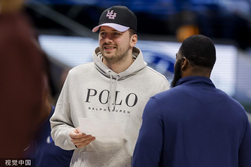 多名球员上 多名球员上