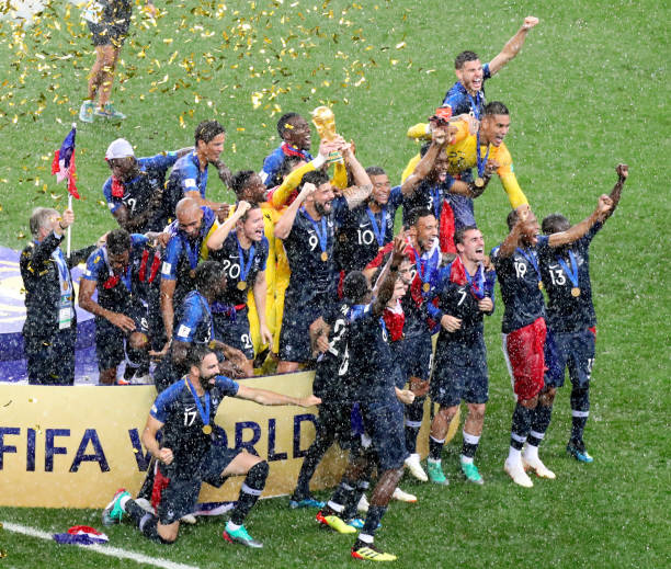 通过结合霍 通过结合霍