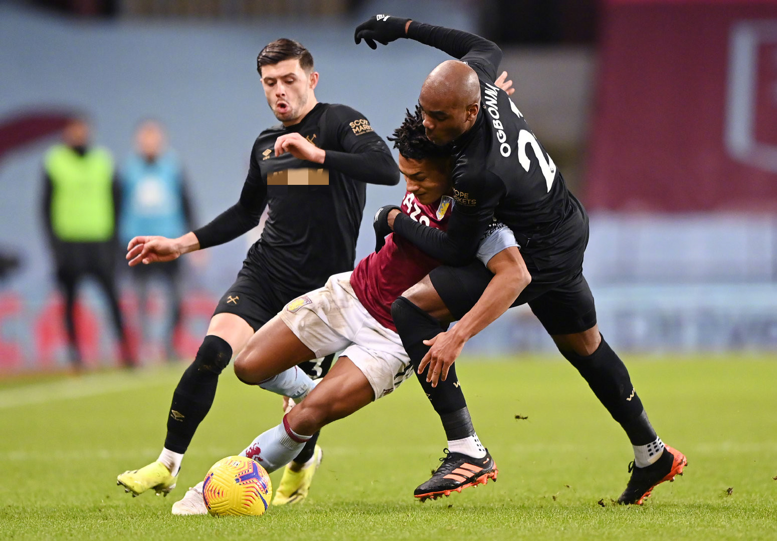 挤过亚当斯 挤过亚当斯